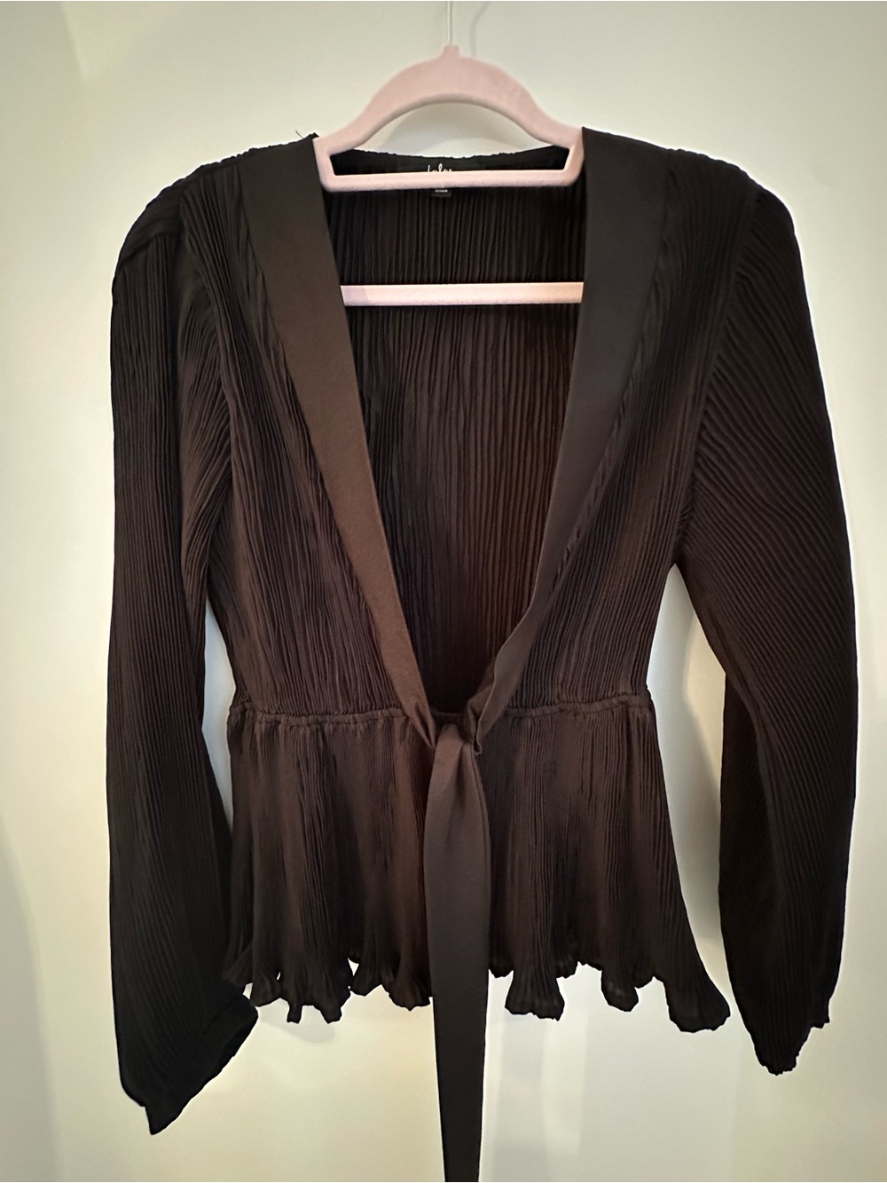 Lulus Black Pleated Top Long Sleeve Deep V Tie-Front Peplum Blouse Womens S